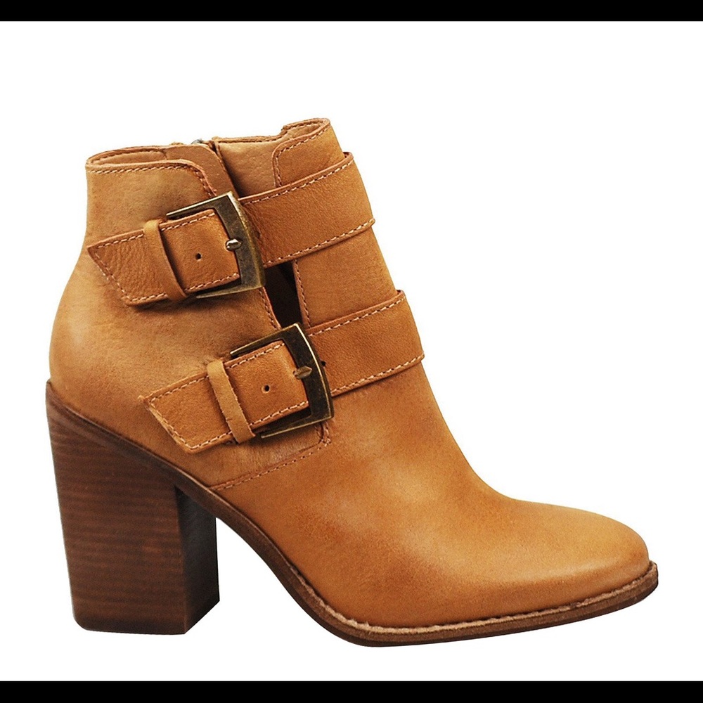 Steve Madden Tan Trevur Booties